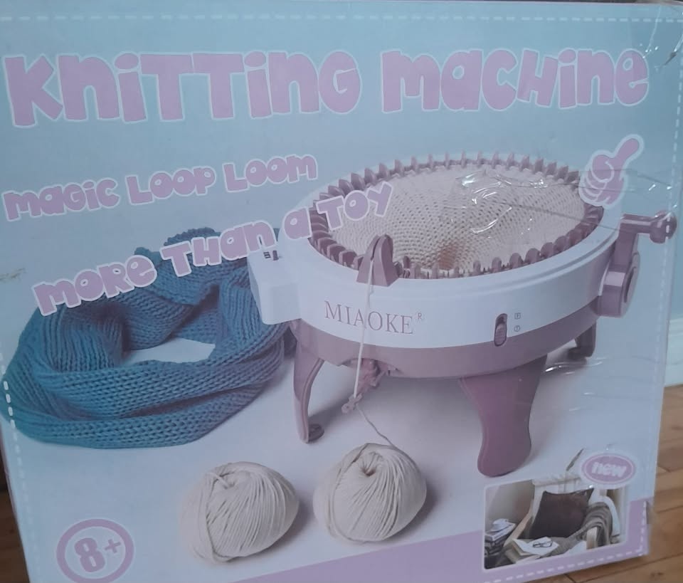 Knitting threads and machine - photo 2