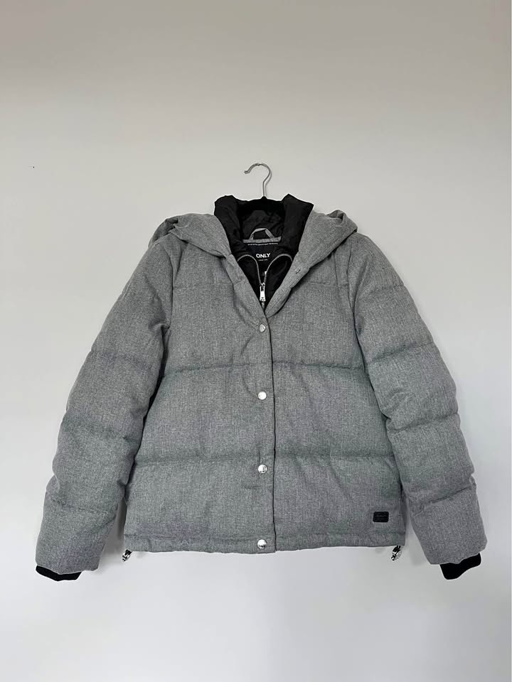 Women’s Grey Puffer Jacket