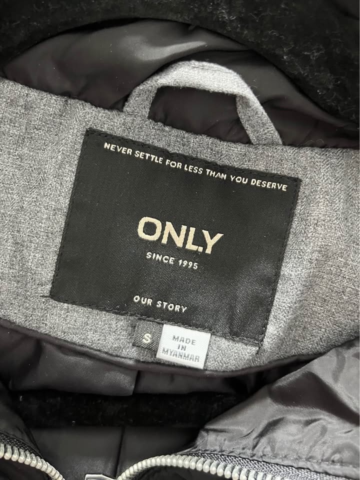 Women’s Grey Puffer Jacket - photo 4
