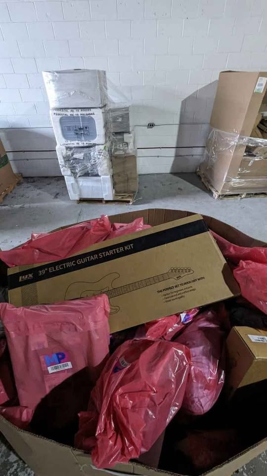 Liquidation Gaylord Box – Guitar Starter Kits + Mixed - photo 3