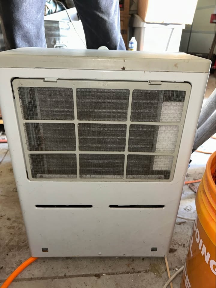 Garage Clean Out - Weed whackers, Penske Analyzer, Grill, A/C’s - photo 4