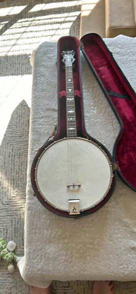 1924-1926 Lange Triple X 17 fret 4 string banjo