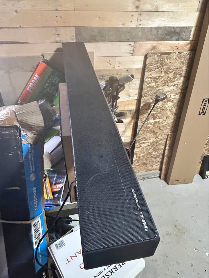 Samsung Harmon/Karson Sound Bar with sub woofer Dolby Atmos