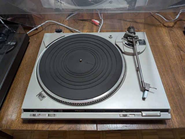 Two Technics turntables SL-Q200 and SL-BD2 - photo 3