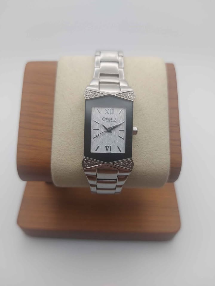 Caravelle Bulova Ladies Tank Watch Excellent Condition - photo 2
