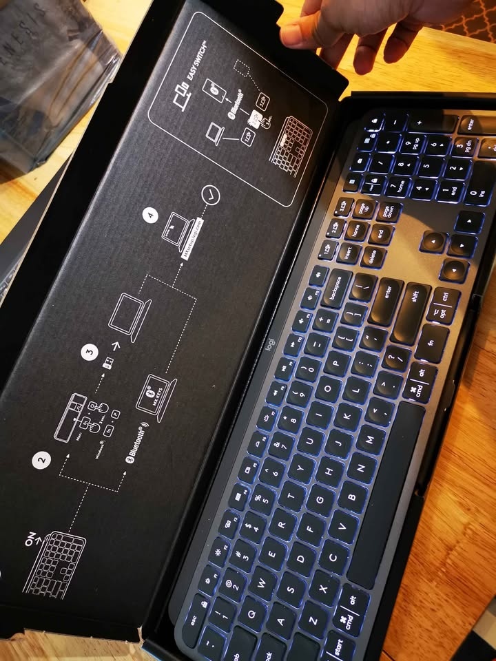 Logitech MX keys Keyboard switch between 3 devices - photo 2