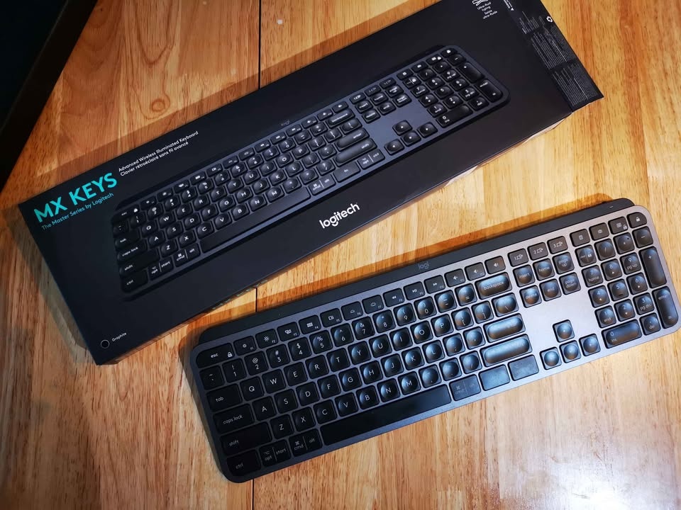 Logitech MX keys Keyboard switch between 3 devices - photo 3