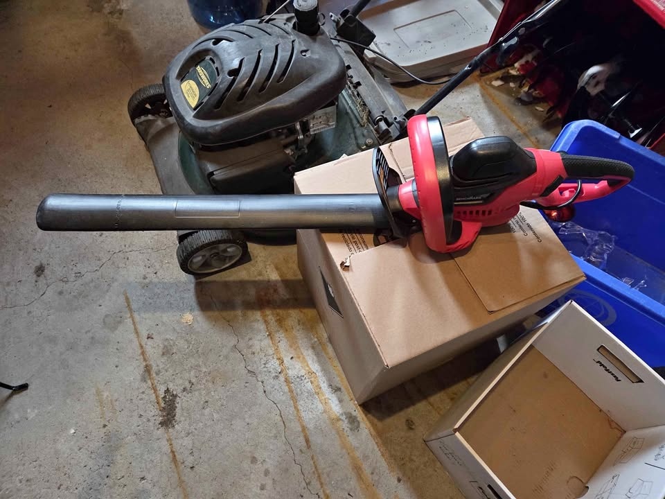 Benchmark hedge trimmer
