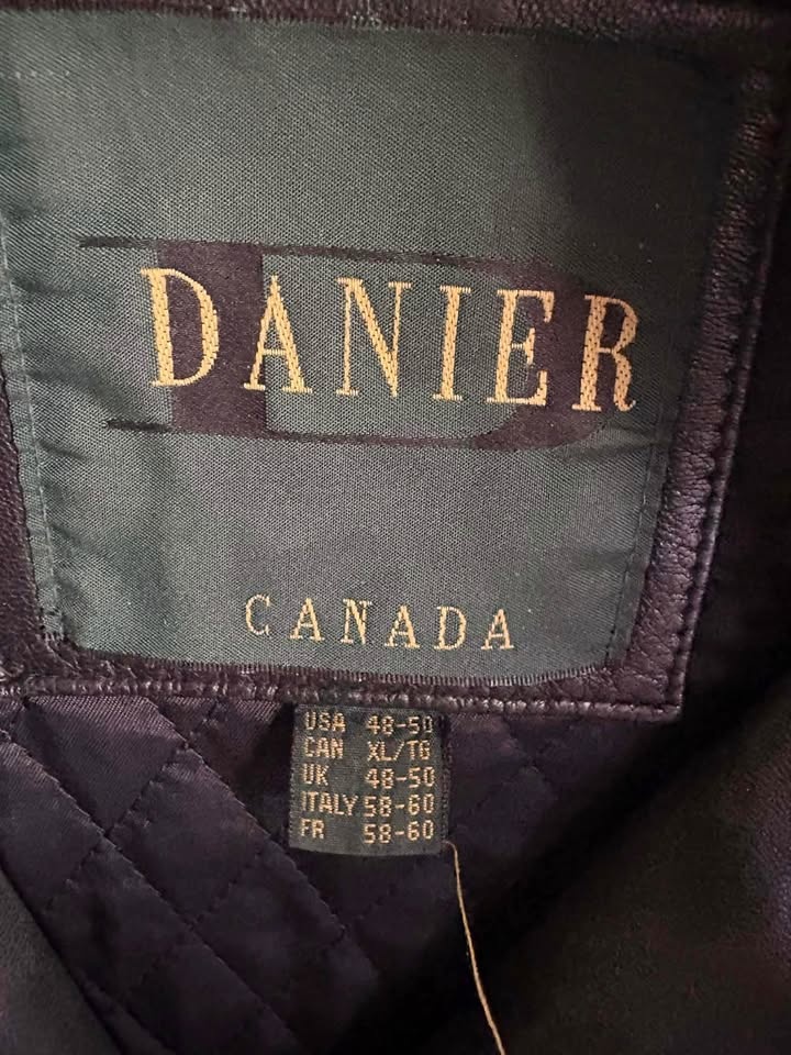 Danier Men’s leather coat size XL - photo 2