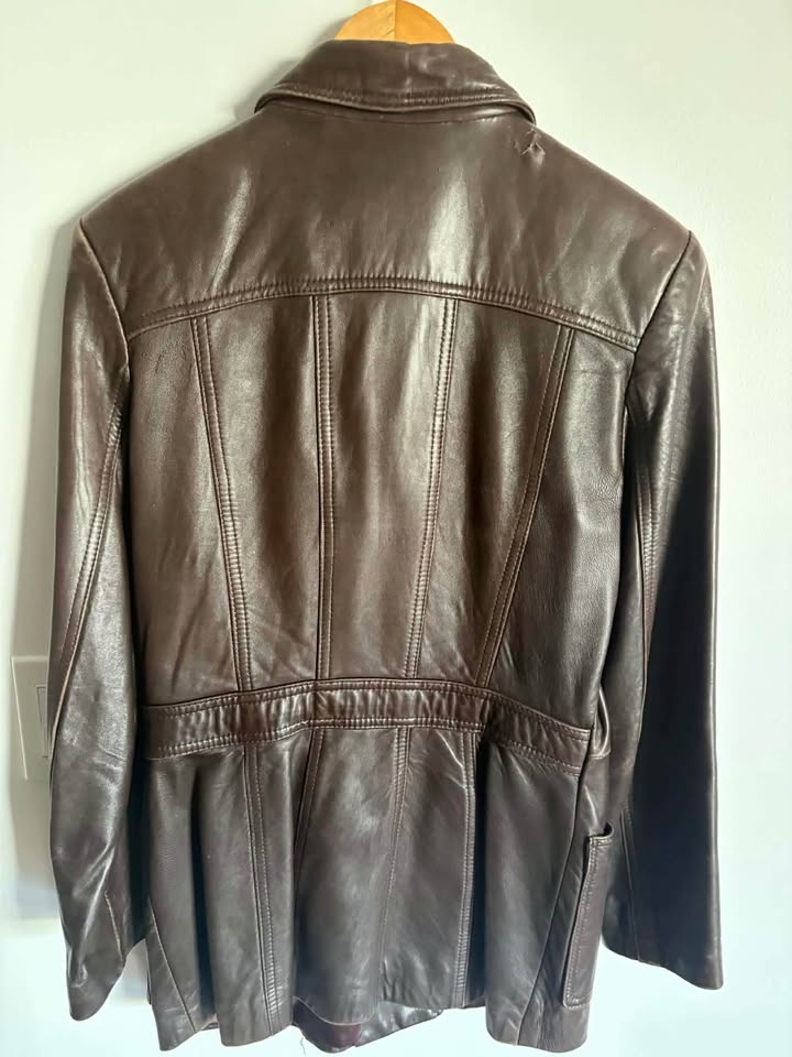 Danier leather coat size XL Has damage see photo - photo 3