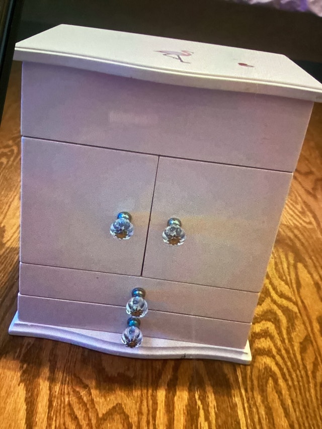 Jewelry box
