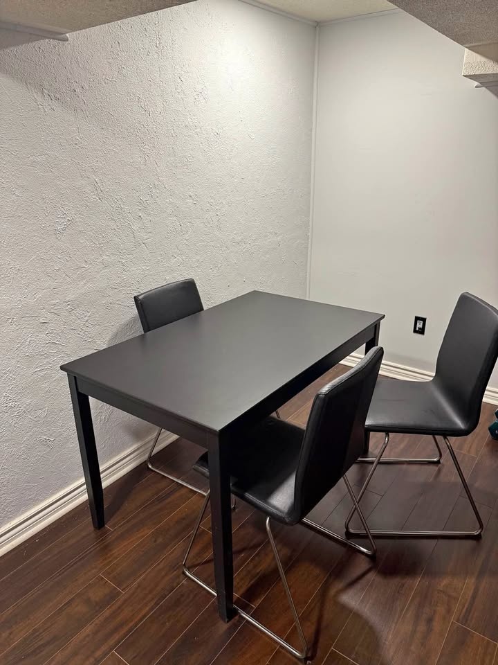 Coffee/Dining table with 3 chairs and table mats included