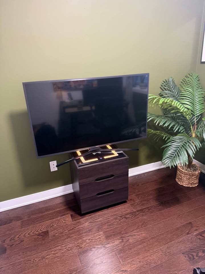 Samsung 50” 4K Ultra HD Smart TV - photo 2