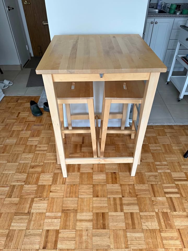 IKEA Bar Table (Ronninge) and 2 Stools