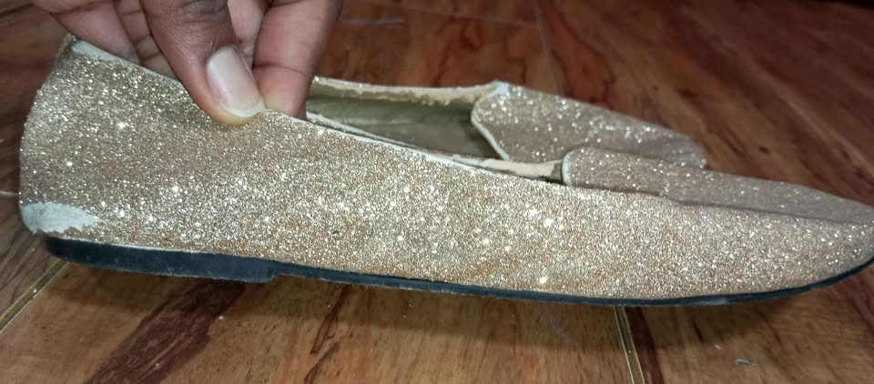 Gold glitter shoes - photo 3