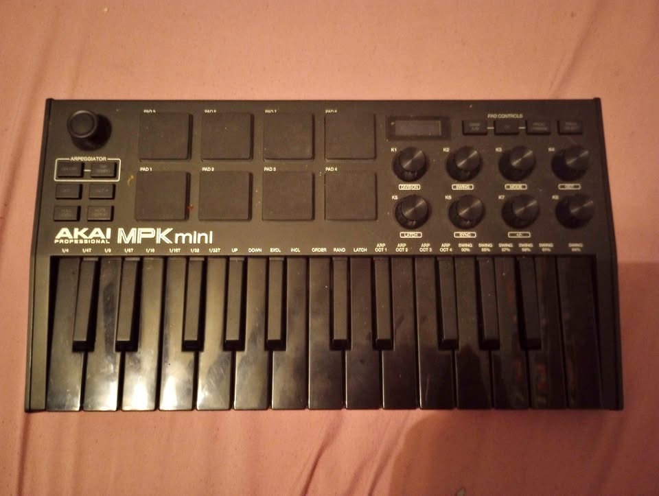 Akai MPK mini midi keyboard