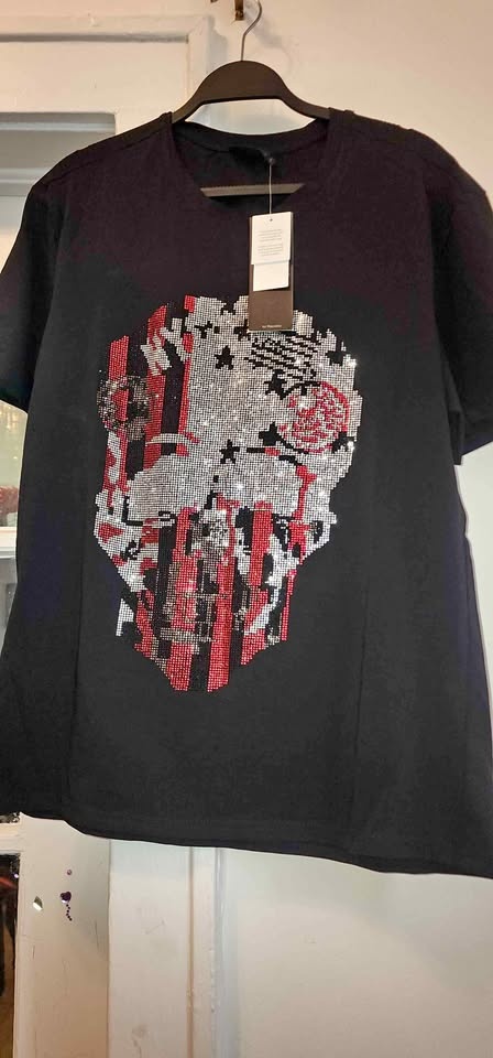 Truth by Republic Men's Rhinestone skull graphic t-shirt