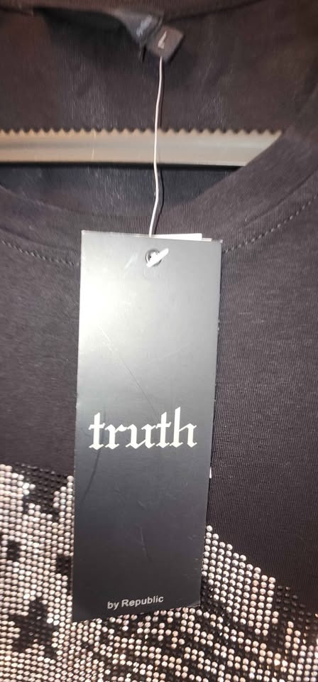 Truth by Republic Men's Rhinestone skull graphic t-shirt - photo 4
