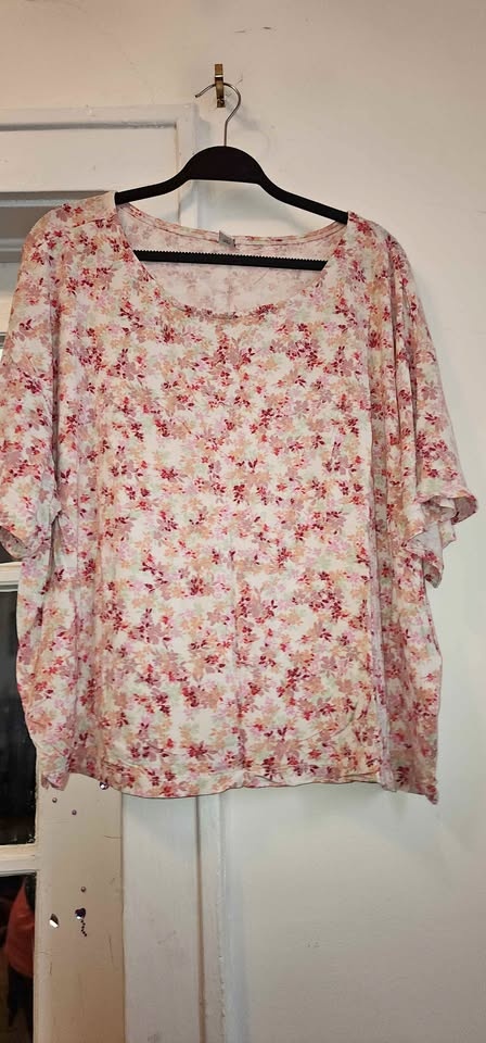 Women's Old Navy Floral sleep shirt