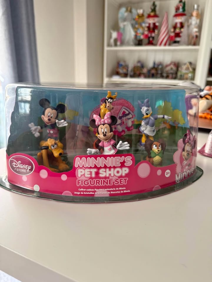 Disney Store Minnie’s pet shop figurine play set