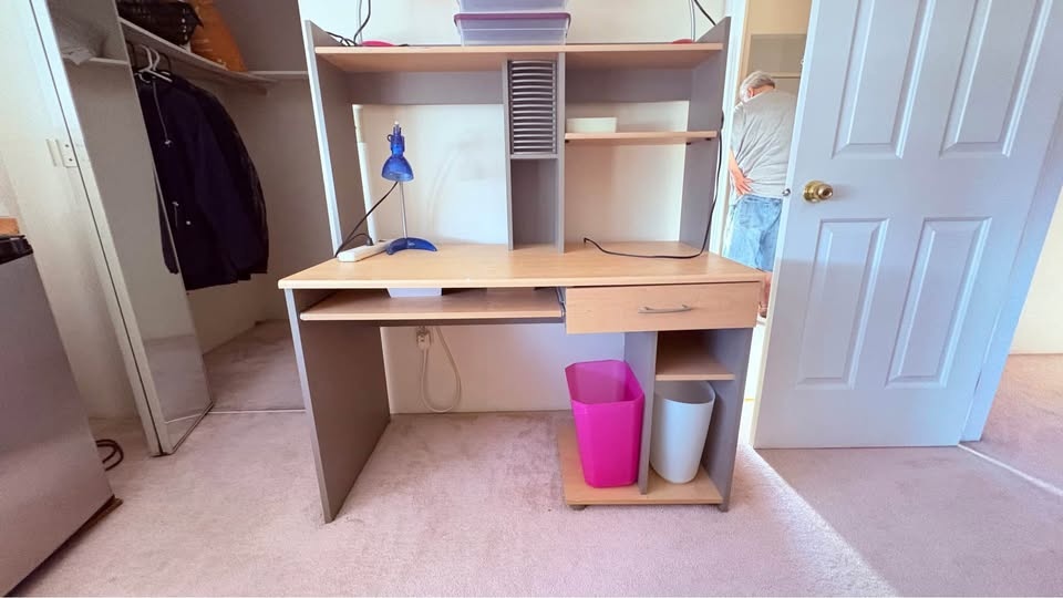Solid Desk with Keyboard pullout - photo 3