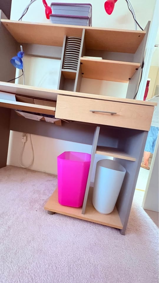 Solid Desk with Keyboard pullout - photo 4