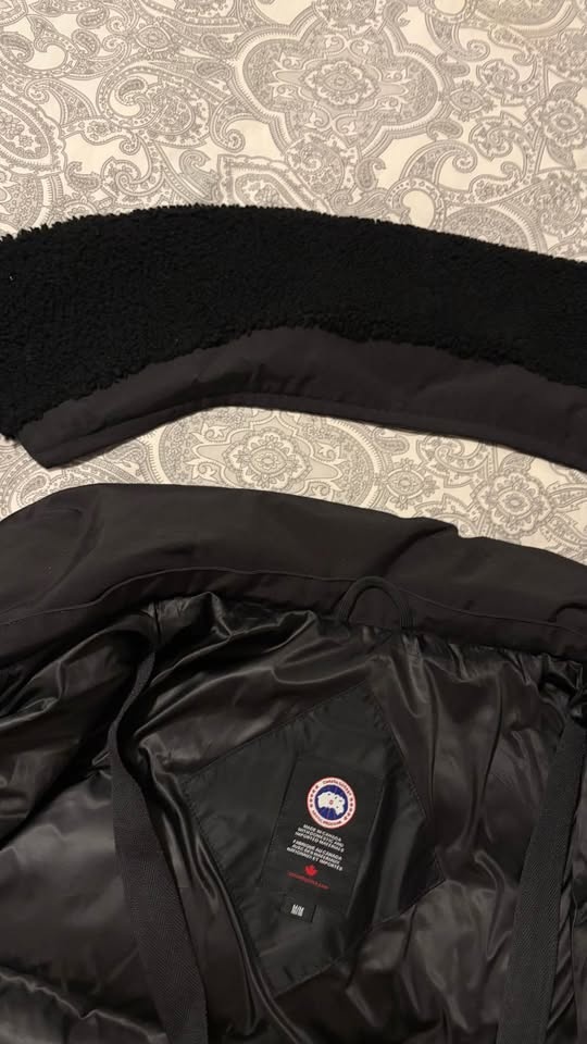 Medium Canada Goose Jacket Authentic - photo 2