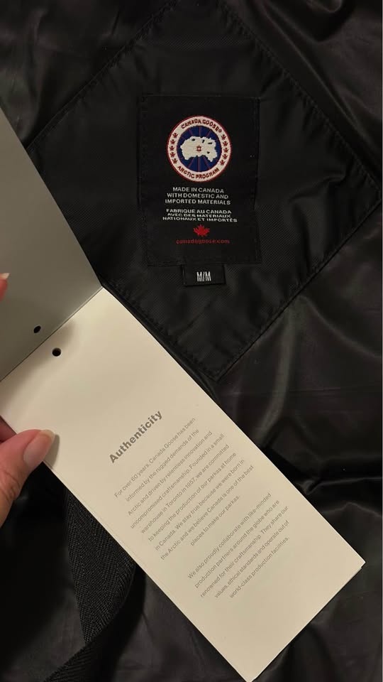 Medium Canada Goose Jacket Authentic - photo 3