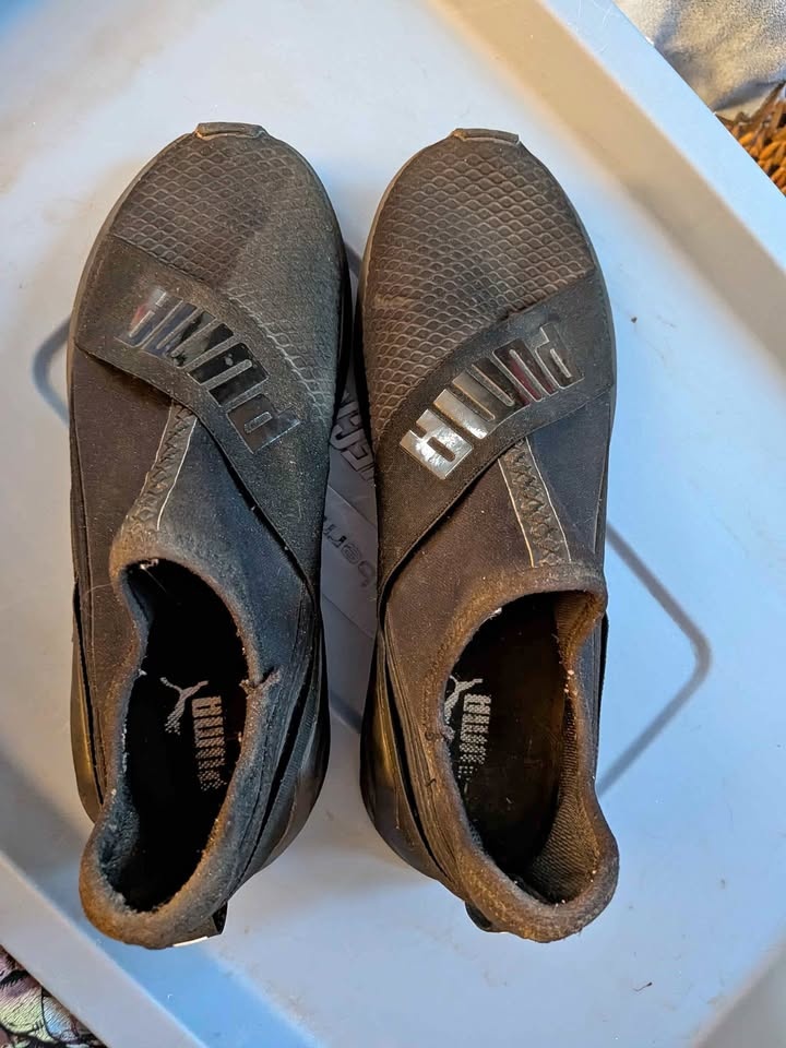 Black Puma Women 8.5