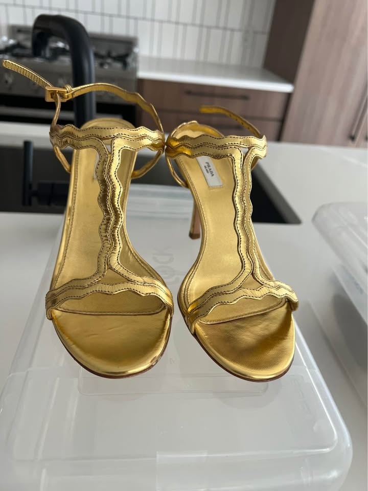 Shoes SZ 35.5-36 moving sale - photo 4