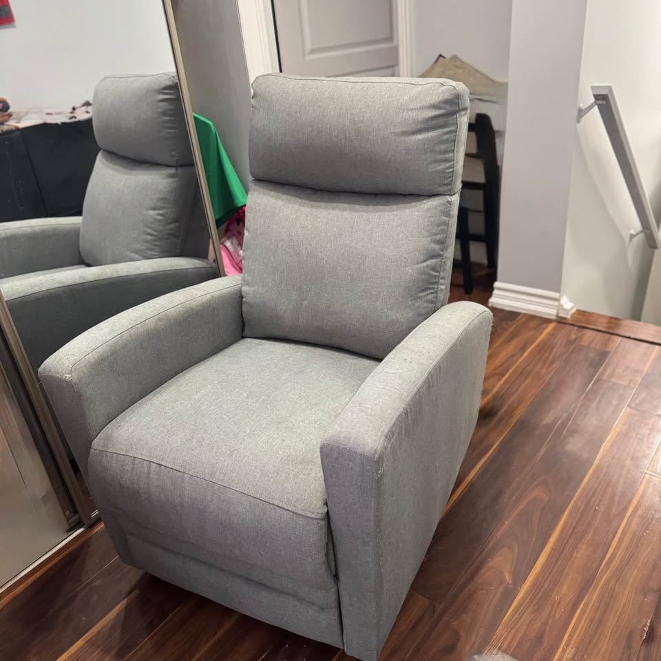 Swivel Rocking Recliner Chair – Great Nursery Chair - photo 2