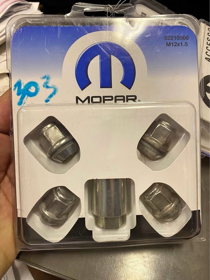 Mopar Chrysler Wheel Lug Nuts Plus A Locking Key