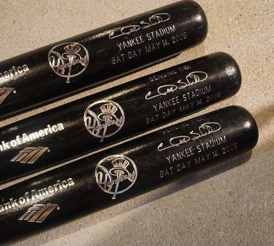 Commemorative bats featuring Gary sheffield's signature - photo 2