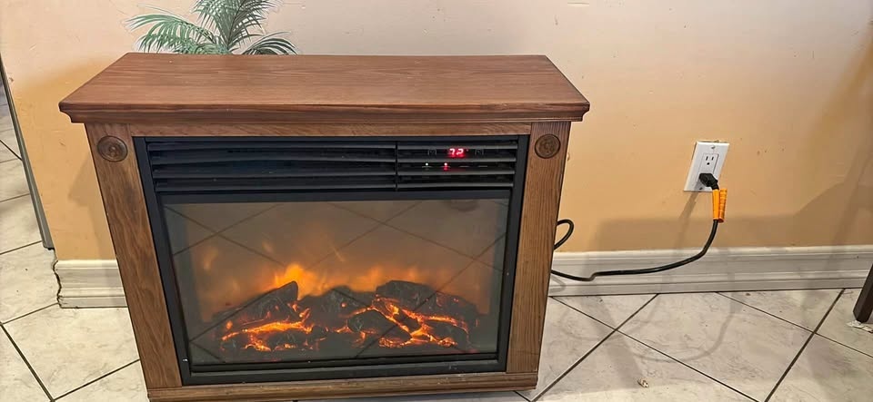 Electric Fireplace Heater – Wood TV Stand Style – Works Great