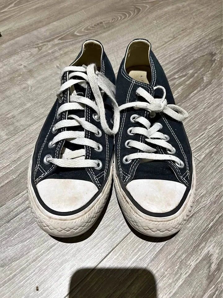 Converse shoes thumbnail