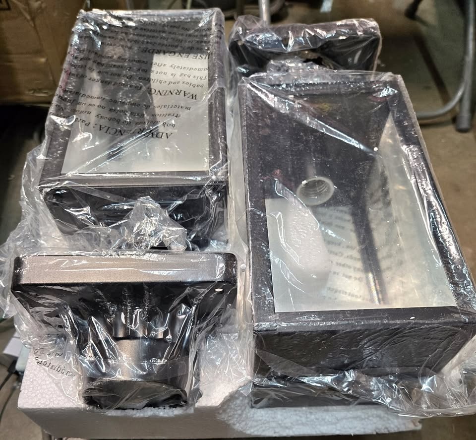 💡 NEW Modern Outdoor Post Light Fixtures – 2 Pack (In Box)💡