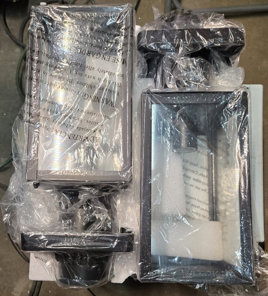 💡 NEW Modern Outdoor Post Light Fixtures – 2 Pack (In Box)💡 - photo 2