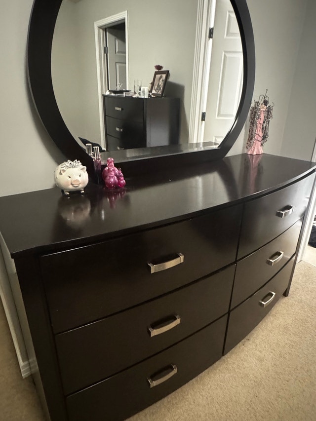 Queen Bedroom Set - photo 4