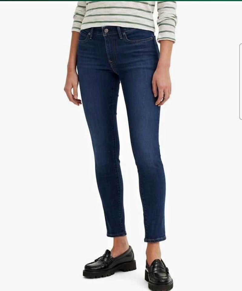 NEW Levi’s 711 Skinny Jeans – Women’s Size 28