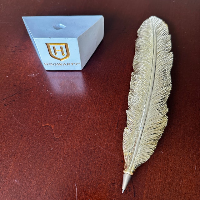 Harry Potter Hogwarts Gold Quill Pen - photo 4