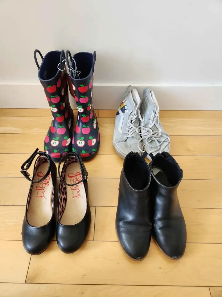 Girls Shoes: Old Nay, Vans, Reebok, Keen, AE, Gymboree image indicator(7)