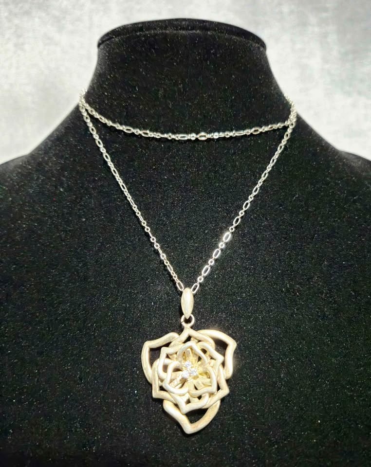 Camelia Flower With Stone Pendant Necklace $30 - photo 2