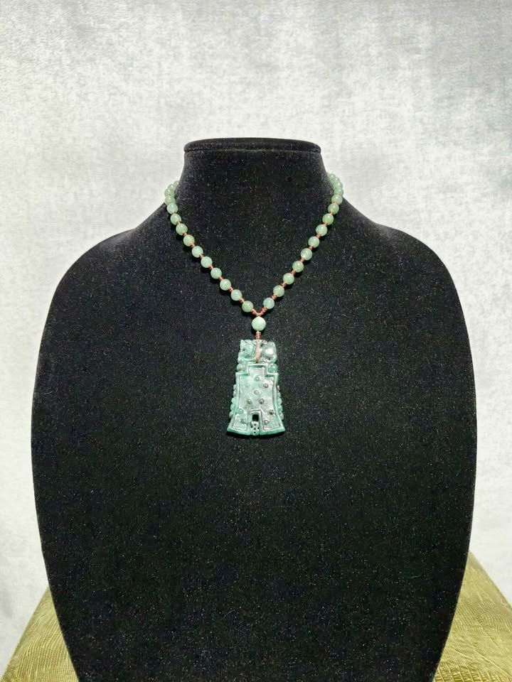 Beautiful Nephrite Jade Necklace $140 - photo 2