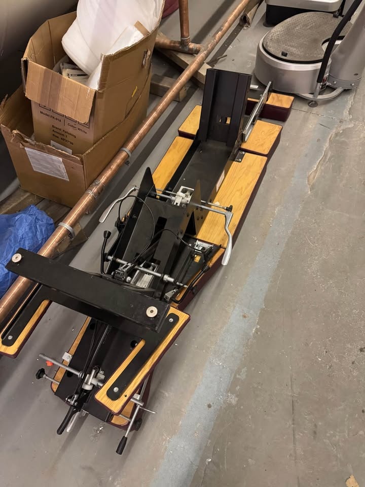 Massage Chiropractor Automated Table (missing foot piece) - photo 3