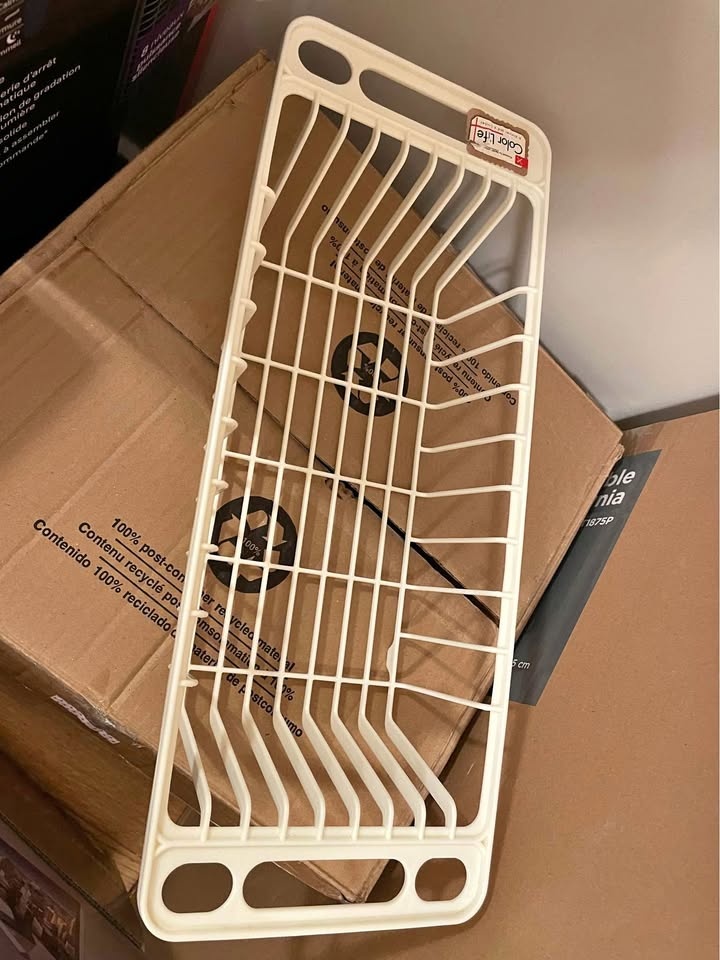 Kitchen sink dish drainer basket (ivory)