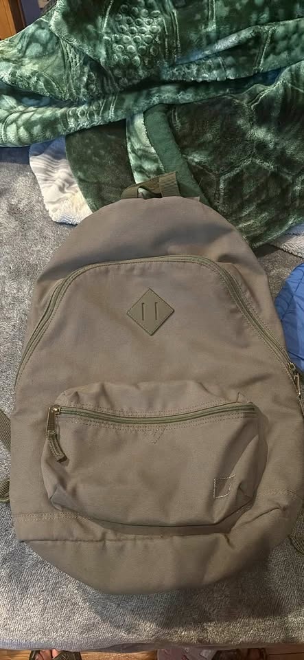 Backpack for Sale – New But Zipper Broken – Cheap Deal