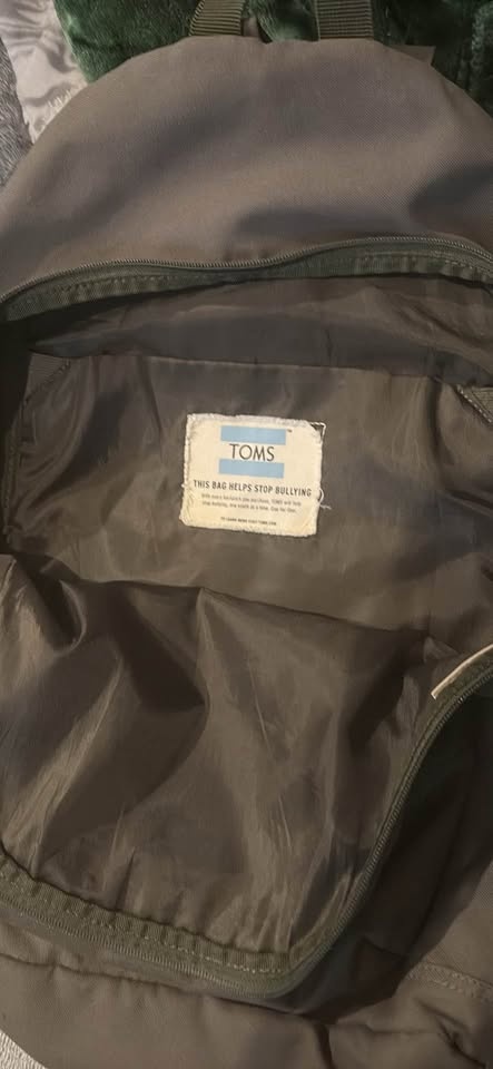 Backpack for Sale – New But Zipper Broken – Cheap Deal - photo 2