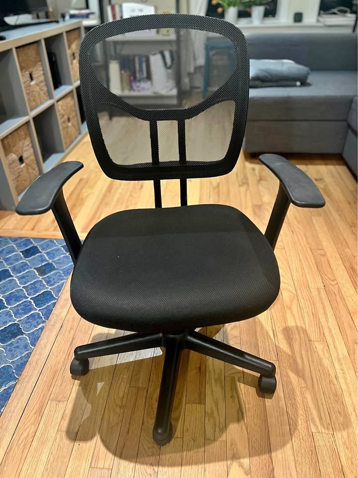 Office Desk Chair with Armrests and Lumbar Support
