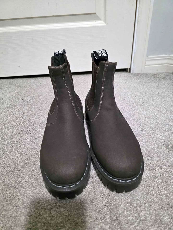 Black Vegetarian Shoes boots (size 9)