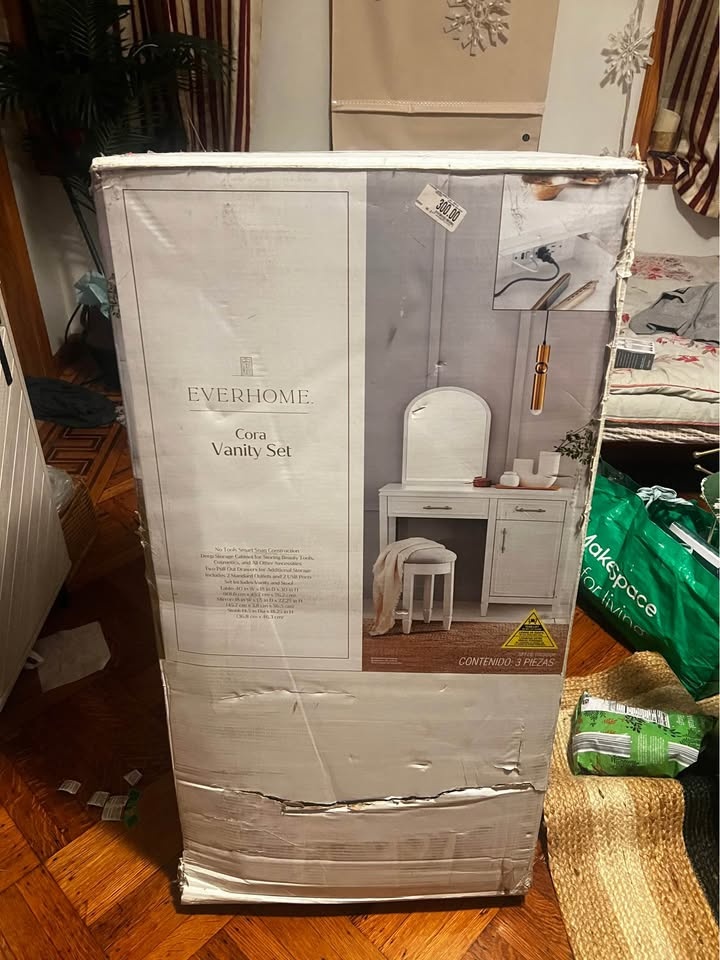 Everhome Cora Vanity Set - new in box - photo 2